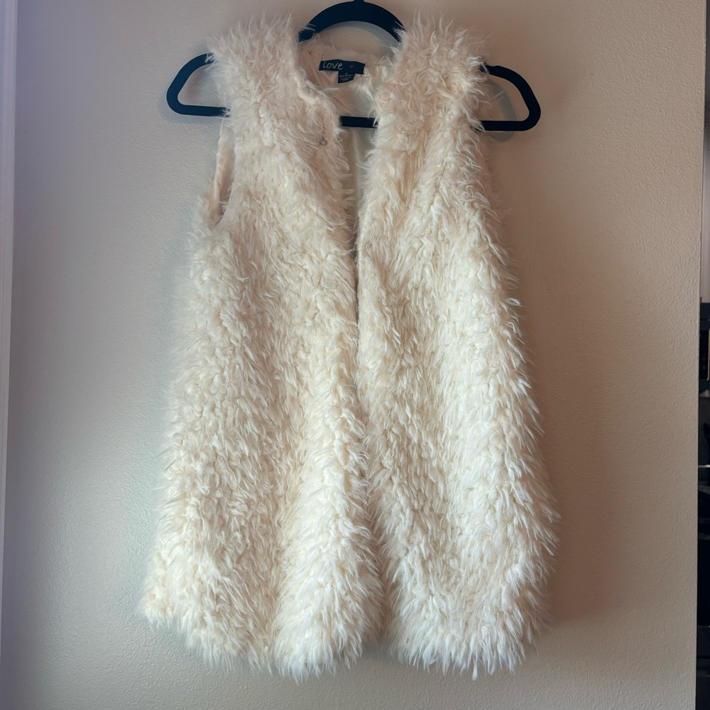 Gorgeous White Oversized Fur Vest Small By Love Church Work Fall Winter Wardrobe
